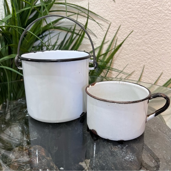 ⭐️VINTAGE⭐️ Berry Picking Enameled Bucket And Bonus Coffee Cup